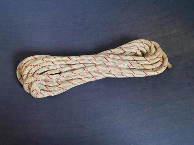 - Statické lano - 10,5 mm - 11 a 12 m - Délka: 12 m