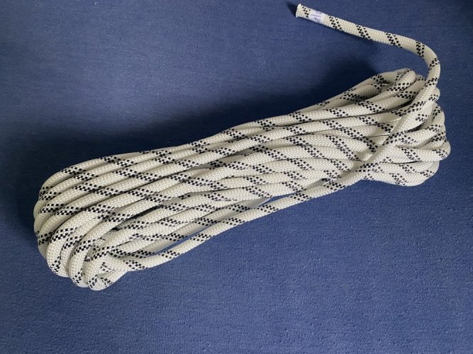 - Statické lano - 10,5 mm - 3 až 13 m - Délka: 3 m