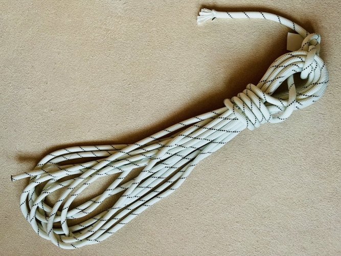 - Statické lano - 10,5 mm - 2 až 25 m - Délka: 7 m
